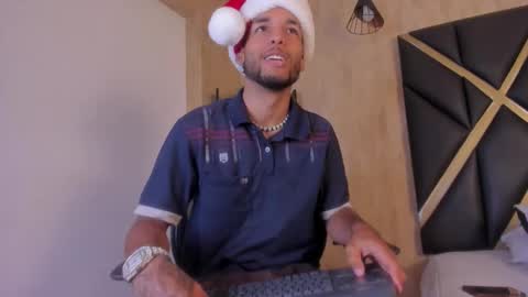 Snapshot of thiagoferreti_ chatting on 12/22/25, 03:14 ThiagoFerreti online show from 12/22/25, 03:14
