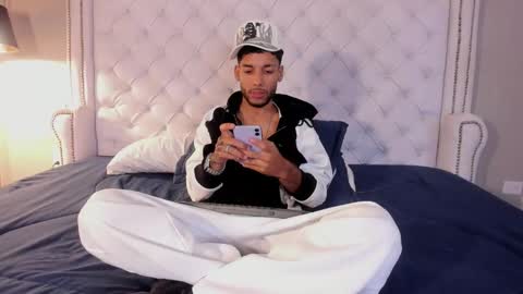 Snapshot of thiagoferreti_ chatting on 03/17/26, 05:44 ThiagoFerreti online show from 03/17/26, 05:44
