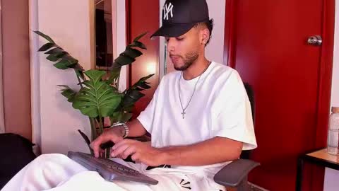 Snapshot of thiagoferreti_ chatting on 03/18/26, 03:09 ThiagoFerreti online show from 03/18/26, 03:09