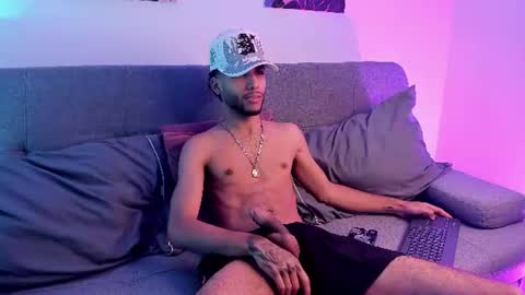 ThiagoFerreti online show from 07/10/26, 04:17