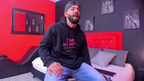 Thia Gomez online show from 10/27/25, 12:20