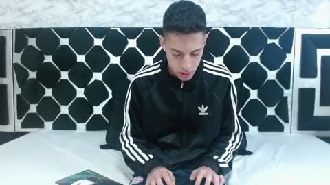 Snapshot of thiagos19 chatting on 02/12/25, 10:04 Thiago online show from 02/12/25, 10:04