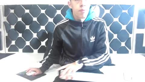 Snapshot of thiagos19 chatting on 02/13/25, 12:21 Thiago online show from 02/13/25, 12:21