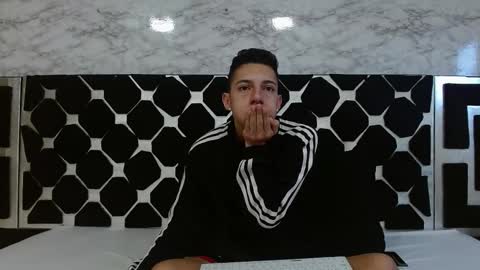 Snapshot of thiagos19 chatting on 02/13/25, 09:38 Thiago online show from 02/13/25, 09:38
