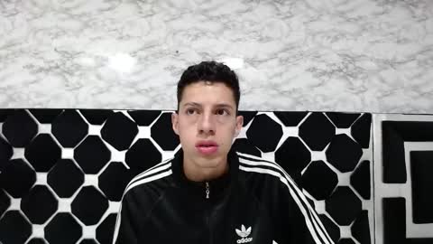 Snapshot of thiagos19 chatting on 03/08/25, 12:11 Thiago online show from 03/08/25, 12:11