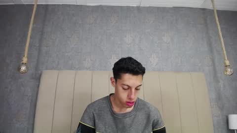 Snapshot of thiagos19 chatting on 03/11/25, 11:04 Thiago online show from 03/11/25, 11:04