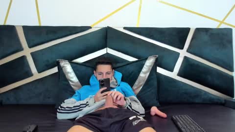 Snapshot of thiagos19 chatting on 04/01/26, 01:41 Thiago online show from 04/01/26, 01:41