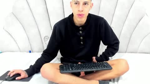 Snapshot of thiagos19 chatting on 04/04/26, 01:19 Thiago online show from 04/04/26, 01:19