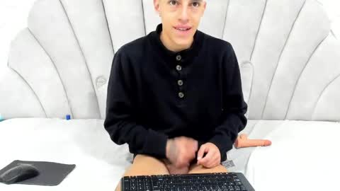 Snapshot of thiagos19 chatting on 04/05/26, 01:25 Thiago online show from 04/05/26, 01:25