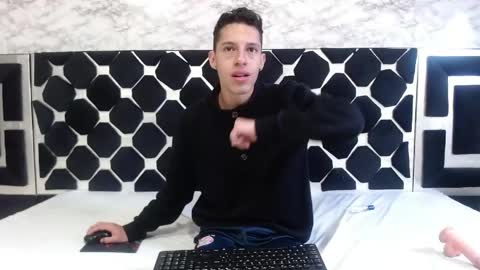 Snapshot of thiagos19 chatting on 05/08/26, 01:55 Thiago online show from 05/08/26, 01:55
