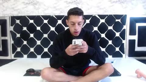 Snapshot of thiagos19 chatting on 05/14/26, 12:17 Thiago online show from 05/14/26, 12:17