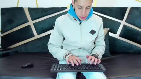 Snapshot of thiagos19 chatting on 05/27/26, 12:40 Thiago online show from 05/27/26, 12:40