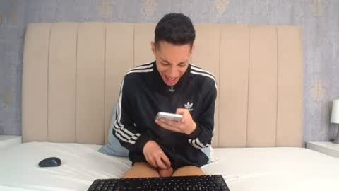 Snapshot of thiagos19 chatting on 06/10/26, 01:10 Thiago online show from 06/10/26, 01:10