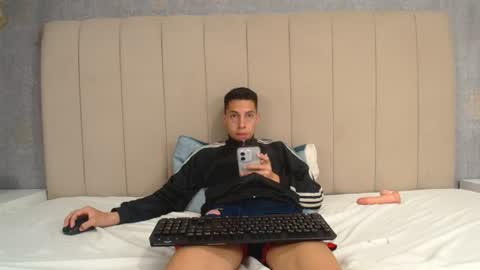 Snapshot of thiagos19 chatting on 06/11/26, 02:53 Thiago online show from 06/11/26, 02:53