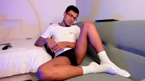 thiagovega_ online show from 07/05/26, 04:19