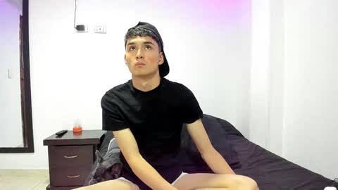 Snapshot of thiagowells_ chatting on 02/01/25, 01:23 Thiago Wells online show from 02/01/25, 01:23