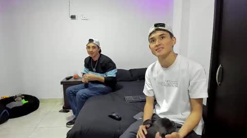 Snapshot of thiagowells_ chatting on 02/13/25, 01:40 Thiago Wells online show from 02/13/25, 01:40