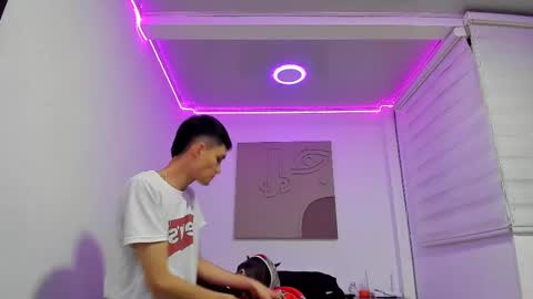 Snapshot of thiagowells_ chatting on 02/26/25, 03:53 Thiago Wells online show from 02/26/25, 03:53