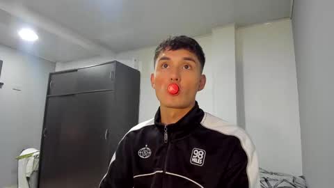 Snapshot of thiagowells_ chatting on 10/23/25, 11:03 Thiago Wells online show from 10/23/25, 11:03