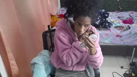 Snapshot of thiana_horny chatting on 06/13/26, 02:15 thiana_horny online show from 06/13/26, 02:15