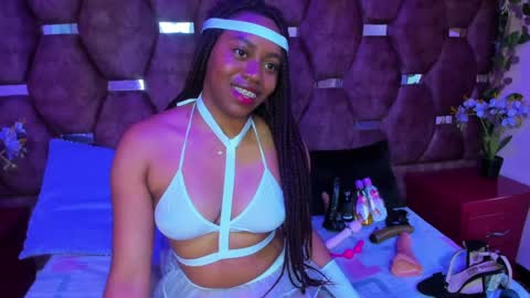 Snapshot of thiana_taylor chatting on 09/16/25, 07:37 thiana_taylor online show from 09/16/25, 07:37