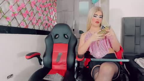 Snapshot of thiara_veky chatting on 12/17/25, 07:20 Thiara online show from 12/17/25, 07:20