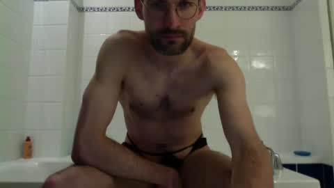 Snapshot of thibthib12 chatting on 02/17/25, 05:43 Thibthib online show from 02/17/25, 05:43