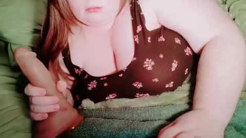 Snapshot of thiccjess420 chatting on 10/21/25, 03:24 Jess online show from 10/21/25, 03:24