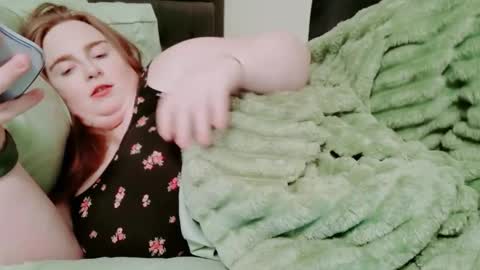 Snapshot of thiccjess420 chatting on 11/16/25, 01:17 Jess online show from 11/16/25, 01:17