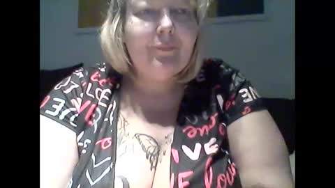 Snapshot of thickdarkangel chatting on 04/14/26, 02:12 thickdarkangel online show from 04/14/26, 02:12