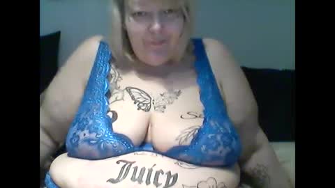 Snapshot of thickdarkangel chatting on 04/16/26, 01:56 thickdarkangel online show from 04/16/26, 01:56