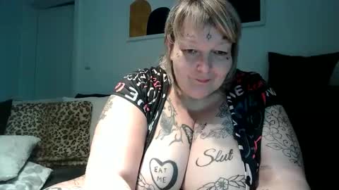 Snapshot of thickdarkangel chatting on 06/09/26, 06:19 thickdarkangel online show from 06/09/26, 06:19