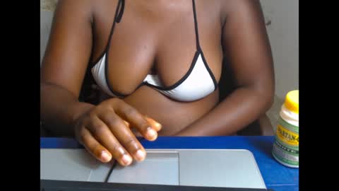 Snapshot of thickebonny7 chatting on 03/29/26, 10:59 thickebonny7 online show from 03/29/26, 10:59