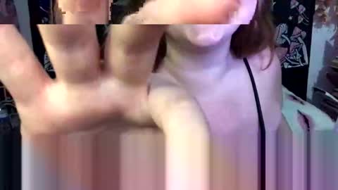 Ariel online show from 09/27/25, 01:38