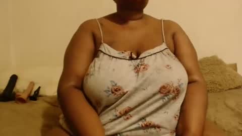 Snapshot of thicksexymellons chatting on 10/06/25, 08:06 Pat online show from 10/06/25, 08:06