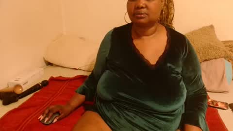 Snapshot of thicksexymellons chatting on 10/16/25, 06:09 Pat online show from 10/16/25, 06:09