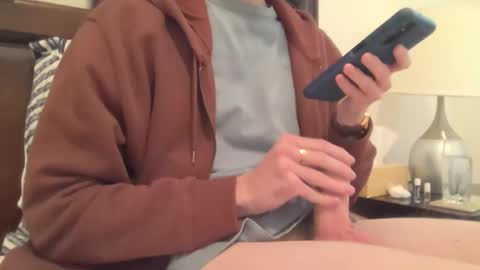 Snapshot of thickveinyuncutbwc chatting on 01/01/25, 03:03 thickveinyuncutbwc online show from 01/01/25, 03:03