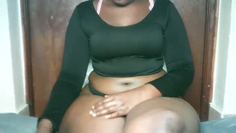 Snapshot of thickybabe_05 chatting on 01/19/25, 06:43 thickybabe_05 online show from 01/19/25, 06:43