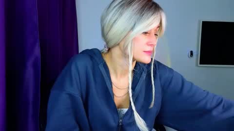 thief_of_hearts_ online show from 11/20/25, 10:42