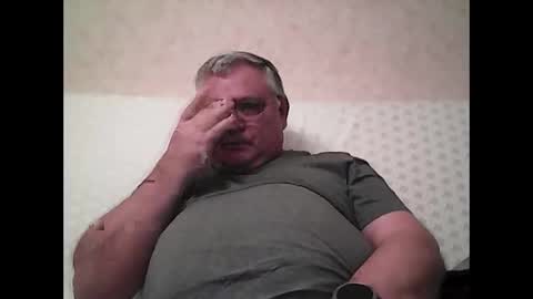 Snapshot of thierrysymp chatting on 11/27/25, 05:04 Thierrysymp online show from 11/27/25, 05:04