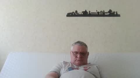 Snapshot of thierrysymp chatting on 04/19/26, 01:32 Thierrysymp online show from 04/19/26, 01:32