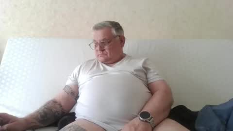 Snapshot of thierrysymp chatting on 05/15/26, 05:20 Thierrysymp online show from 05/15/26, 05:20