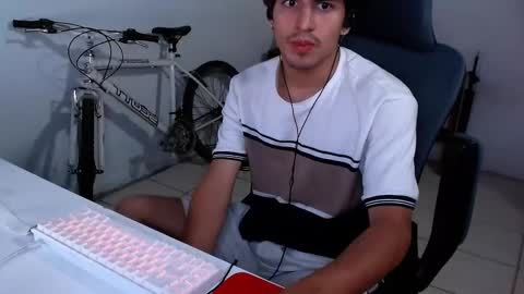 Snapshot of thieves_us chatting on 11/06/25, 06:14 thieves_us online show from 11/06/25, 06:14