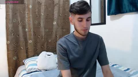 Snapshot of thiiago_tay chatting on 10/03/25, 11:35 Thiiago online show from 10/03/25, 11:35