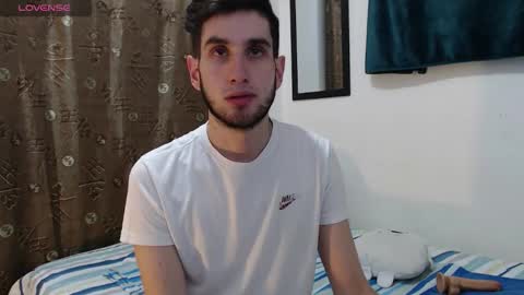 Snapshot of thiiago_tay chatting on 10/19/25, 07:53 Thiiago online show from 10/19/25, 07:53