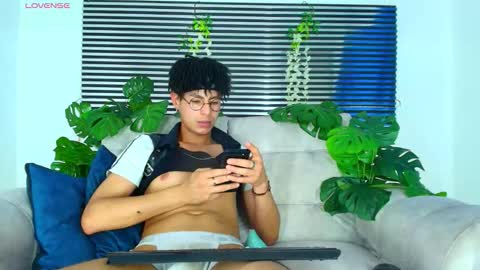 Snapshot of thiiagosaeenz chatting on 03/14/26, 06:02 Thiago Saenzz online show from 03/14/26, 06:02