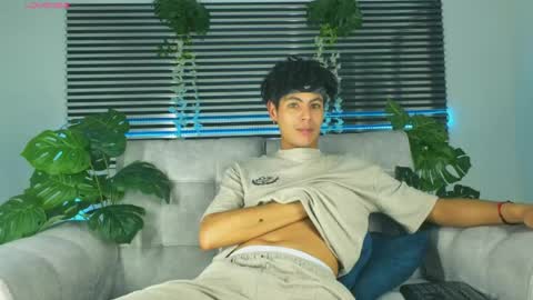 Snapshot of thiiagosaeenz chatting on 04/07/26, 05:19 Thiago Saenzz online show from 04/07/26, 05:19