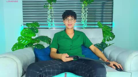 Snapshot of thiiagosaeenz chatting on 04/13/26, 03:39 Thiago Saenzz online show from 04/13/26, 03:39