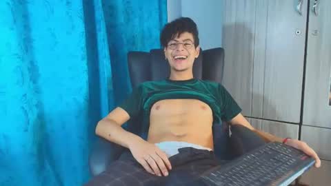 Snapshot of thiiagosaeenz chatting on 07/18/26, 11:08 Thiago Saenzz online show from 07/18/26, 11:08