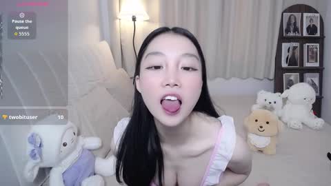 Snapshot of thisgirl__ chatting on 12/17/25, 01:00 kk online show from 12/17/25, 01:00